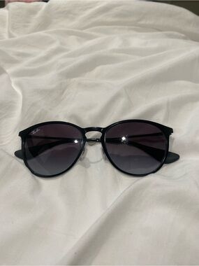 Ray-Ban Women's Black Frame Sunglasses with Gradient Dark Lenses